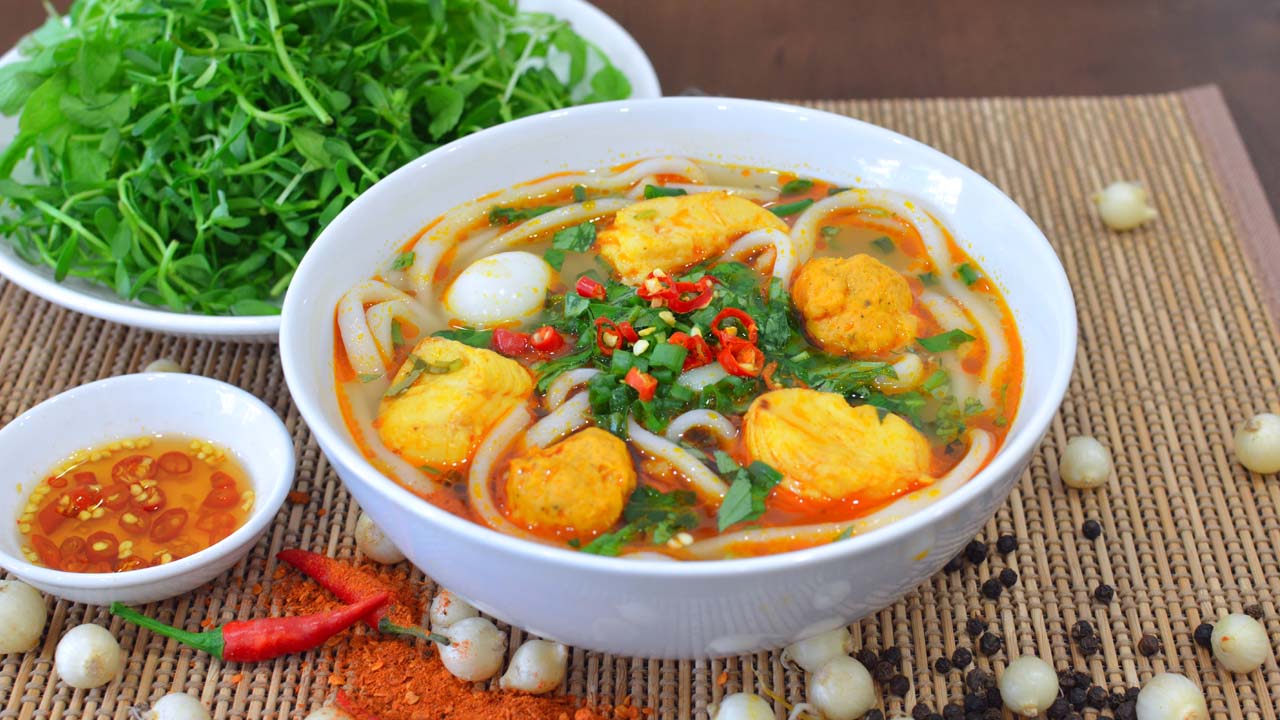 Món bánh canh ngọt chứa nhiều đường nên hàm lượng calo khá cao Món bánh canh ngọt chứa nhiều đường nên hàm lượng calo khá cao